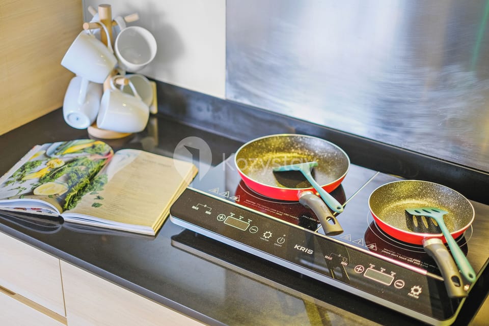 Apartment, 2 Bedrooms, City View | Private kitchen | Full-size fridge, microwave, stovetop, cookware/dishes/utensils