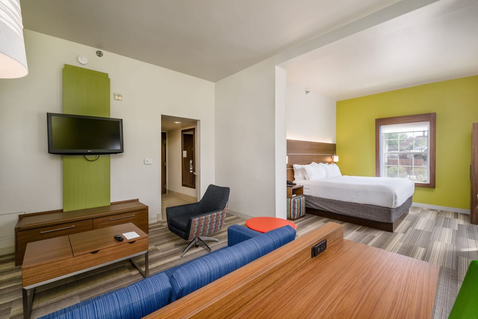 In-room safe, desk, iron/ironing board, free cribs/infant beds