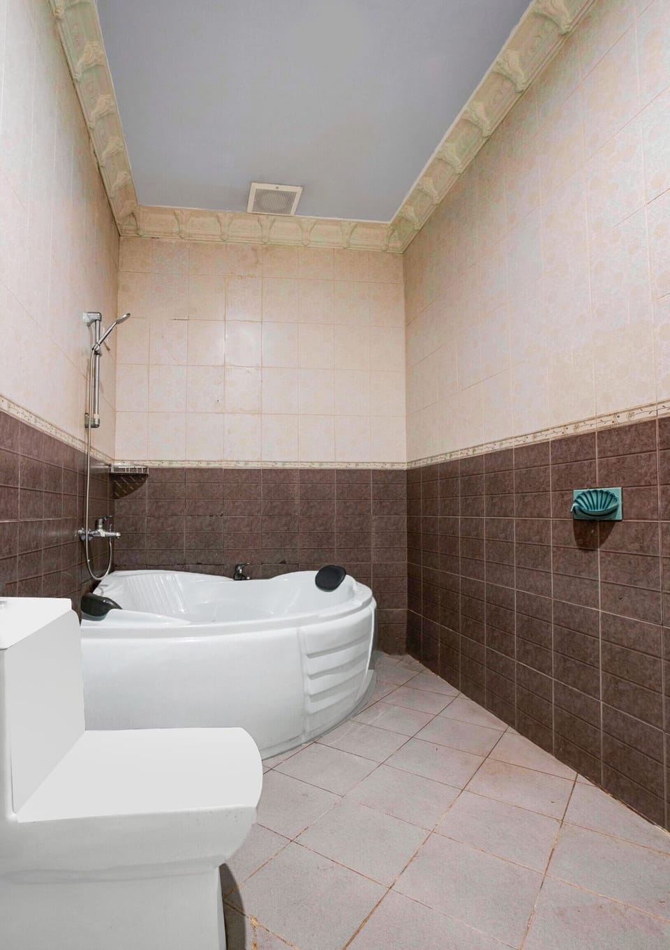 Deluxe Double Room | Bathroom | Shower, towels, soap, shampoo