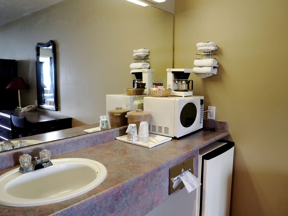 Deluxe Room, 2 Double Beds | Desk, WiFi (free), bed sheets