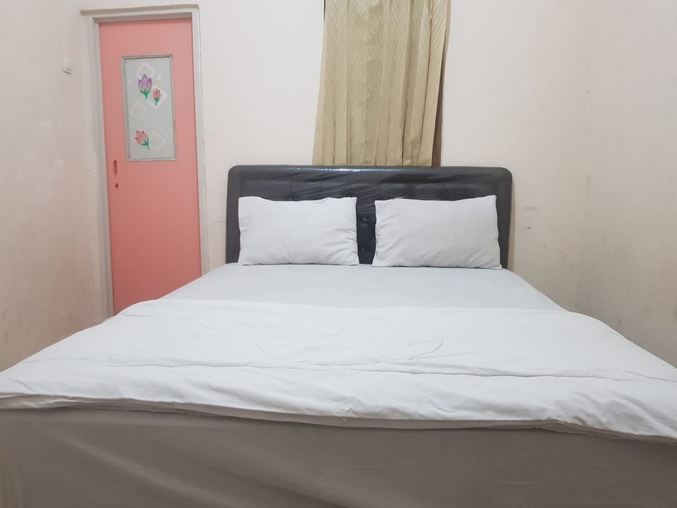 Standard Double Room | Desk, free WiFi, bed sheets