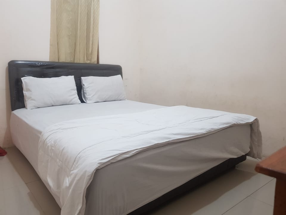 Standard Double Room | Desk, free WiFi, bed sheets