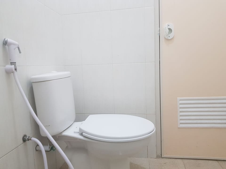 Standard Double Room | Bathroom | Shower, towels, soap, shampoo