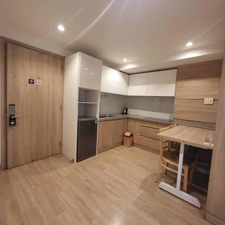 Superior Double Room, 1 Queen Bed | Private kitchen | Fridge, stovetop, cookware/dishes/utensils, dining tables