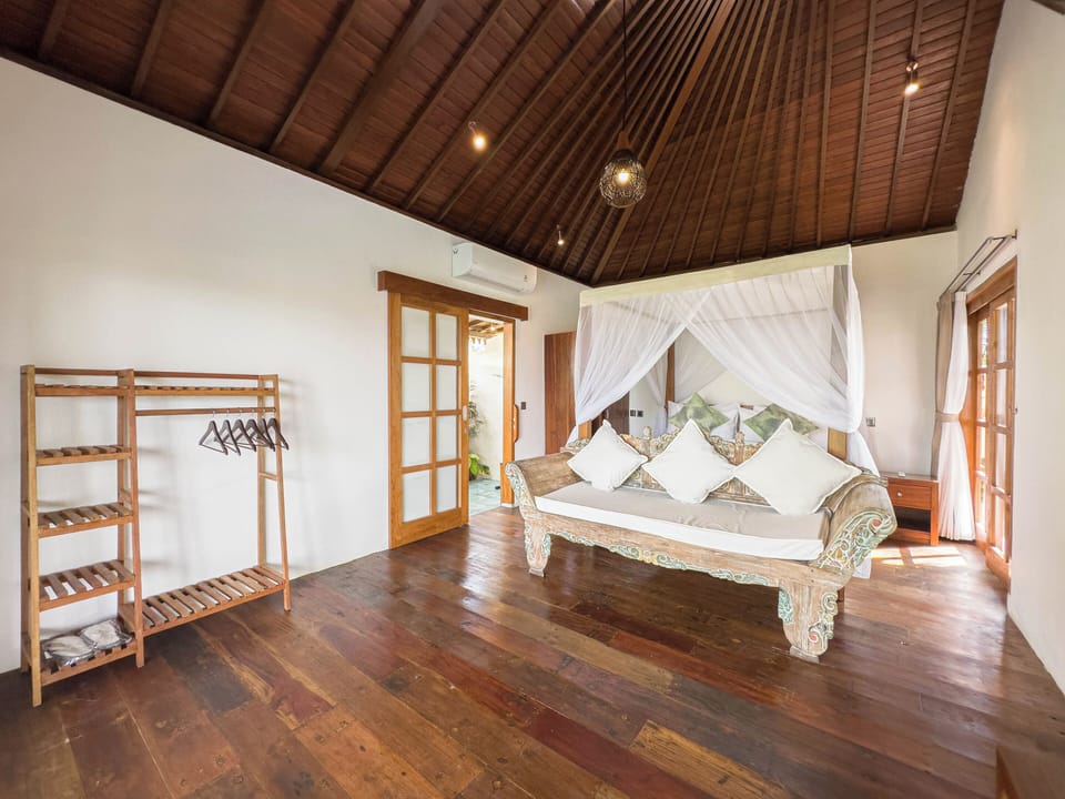 Villa, 2 Bedrooms, Pool View | Desk, free WiFi
