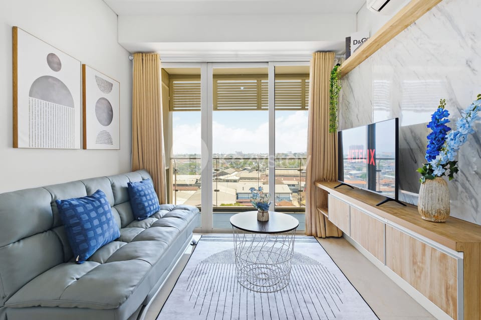 Apartment, 2 Bedrooms, City View | Living area | 43-inch Smart TV with cable channels, Netflix, streaming services