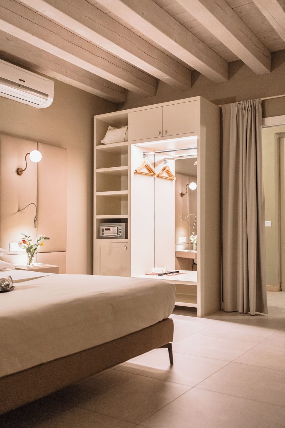 Junior Suite | In-room safe, soundproofing, iron/ironing board, free WiFi
