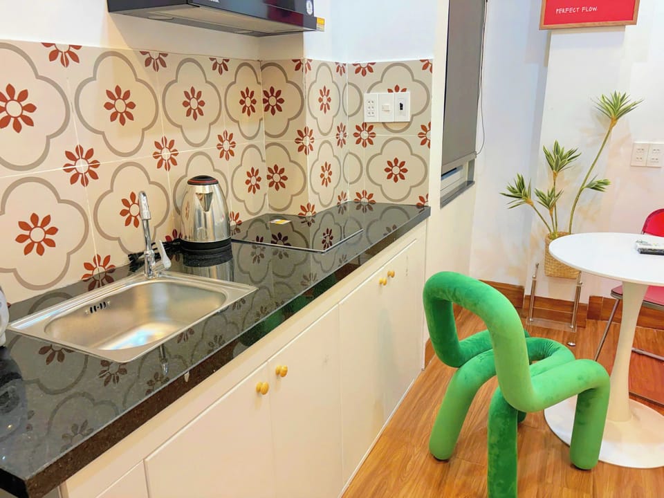 Standard Studio | Private kitchen | Fridge, stovetop, dining table