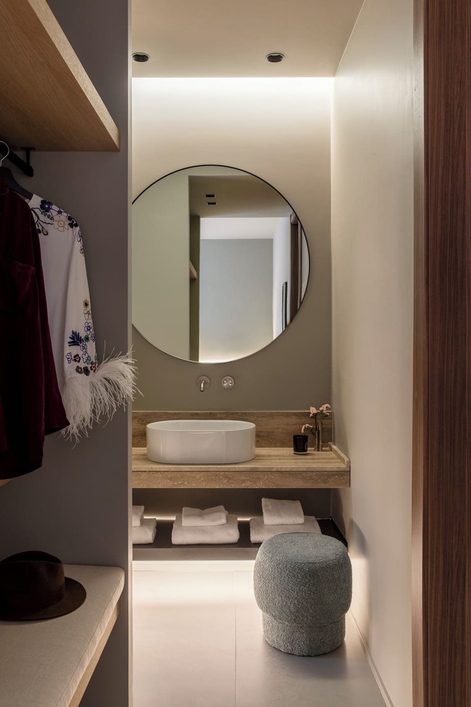 Deluxe Room, Kitchen | Bathroom | Free toiletries, hair dryer, slippers, bidet