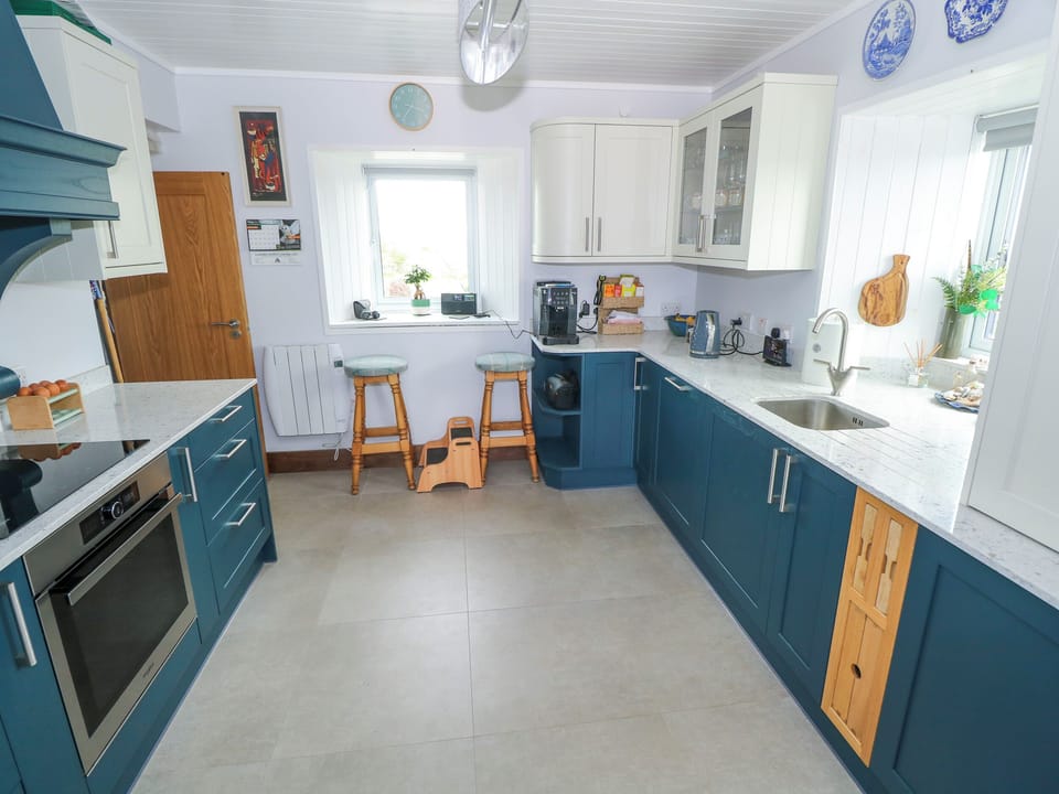Microwave, dishwasher, toaster, cookware/dishes/utensils