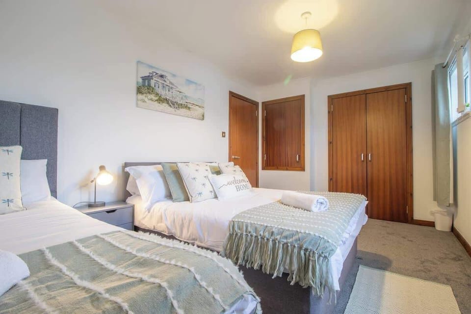Bedroom 1: 