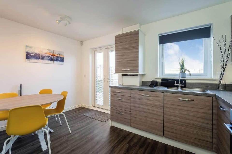 Fully equipped kitchen. Perfect for an evening meal with friends, colleagues or family!
