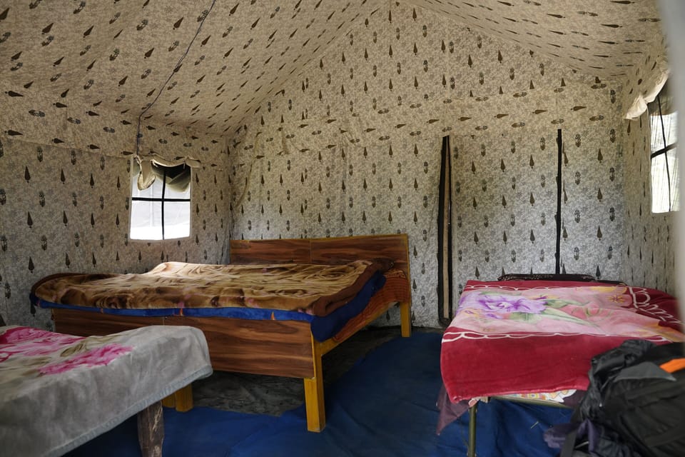 Deluxe Tent | Desk, free WiFi