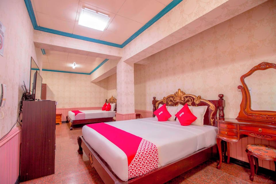 Deluxe Double Room | Desk, free WiFi, bed sheets