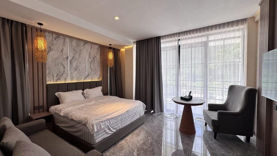Classic Double Room, 1 King Bed, Mountain View | Free minibar items, blackout drapes, free WiFi, bed sheets