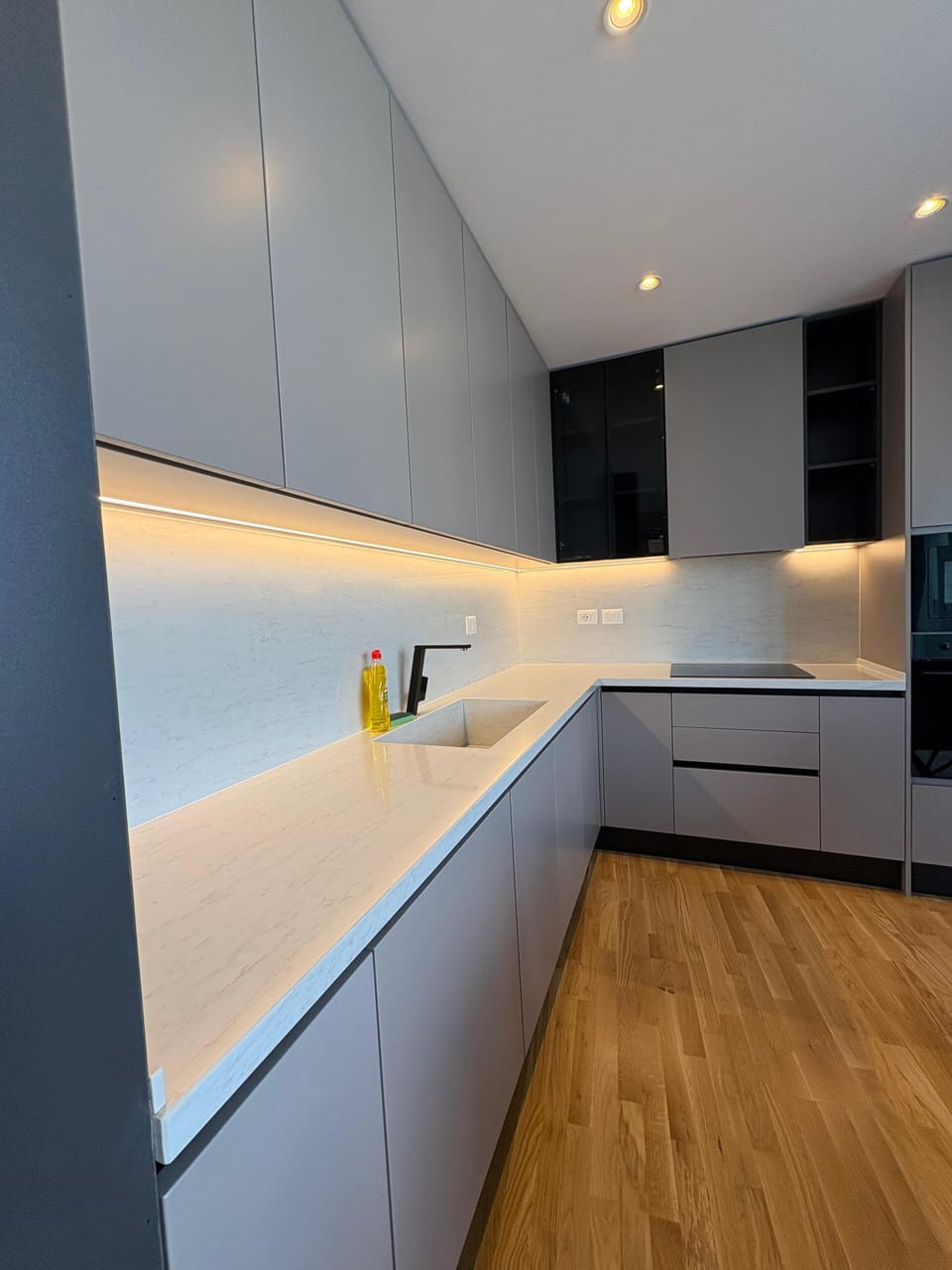 Three-Bedroom Deluxe Apartment | Private kitchen | Oven, stovetop