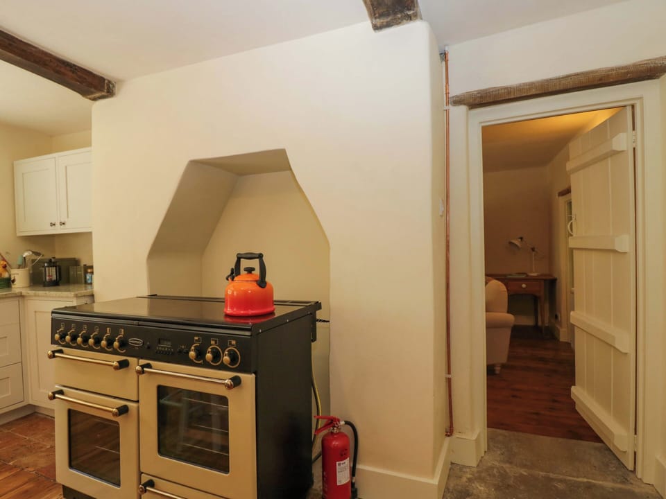 Fridge, dishwasher, cookware/dishes/utensils