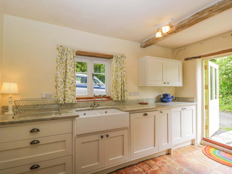 Fridge, dishwasher, cookware/dishes/utensils