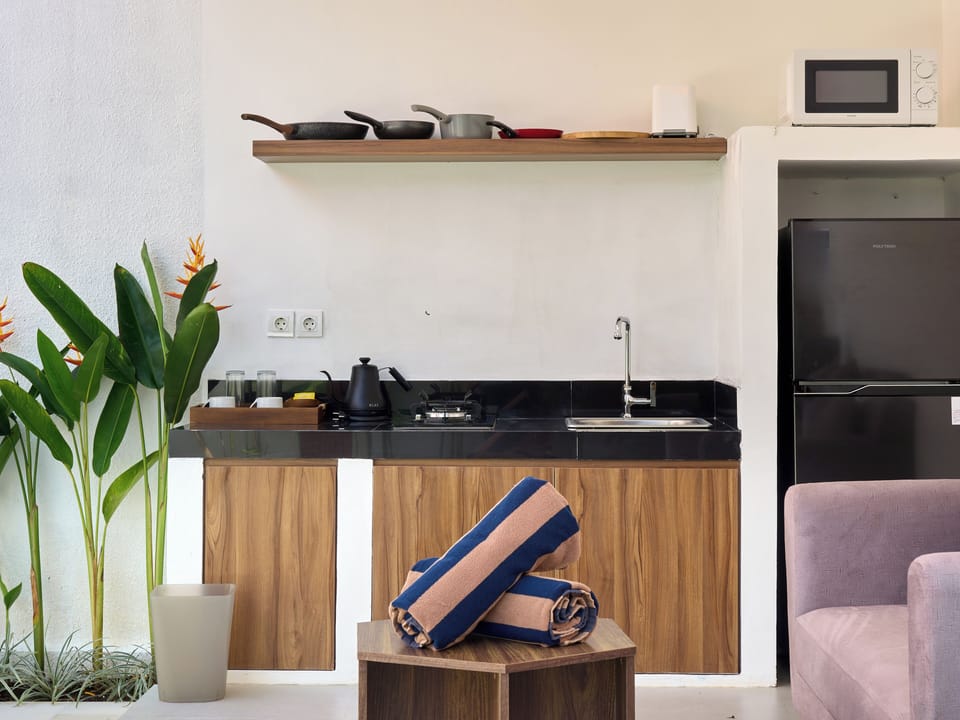 Deluxe Villa, 1 Bedroom, Private Pool | Private kitchen | Fridge, microwave, stovetop, electric kettle