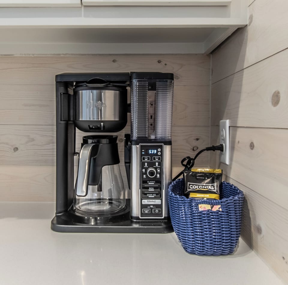 Ninja Coffee maker that offers full cup or full pot settings, uses regular loose coffee, no pods needed