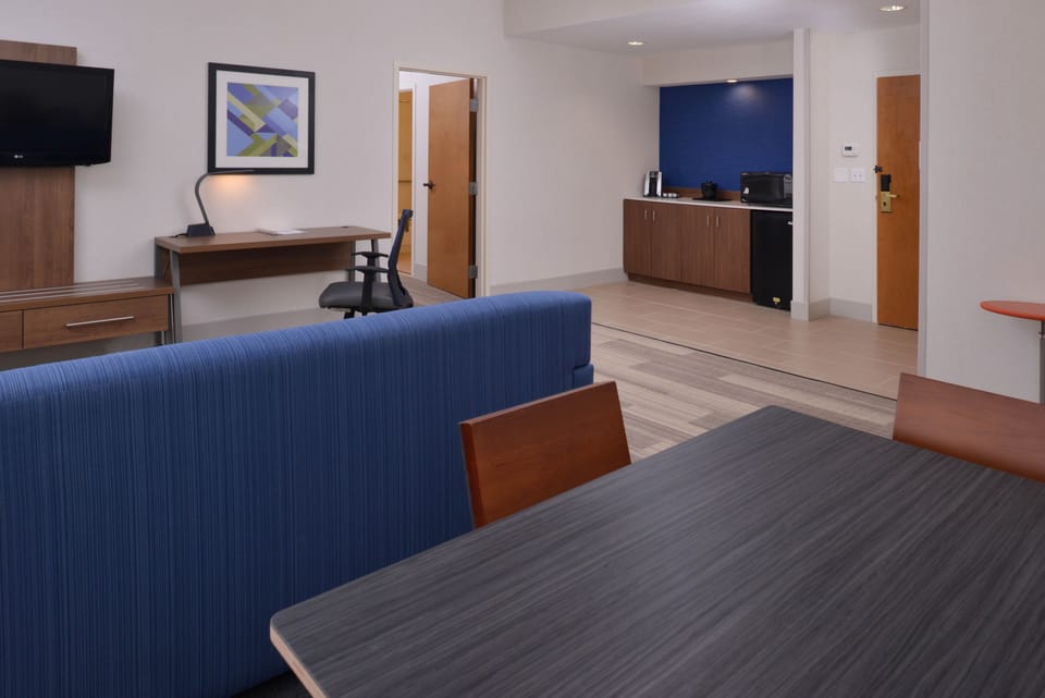 Suite, 1 King Bed, Accessible (Communications) | Premium bedding, in-room safe, desk, iron/ironing board