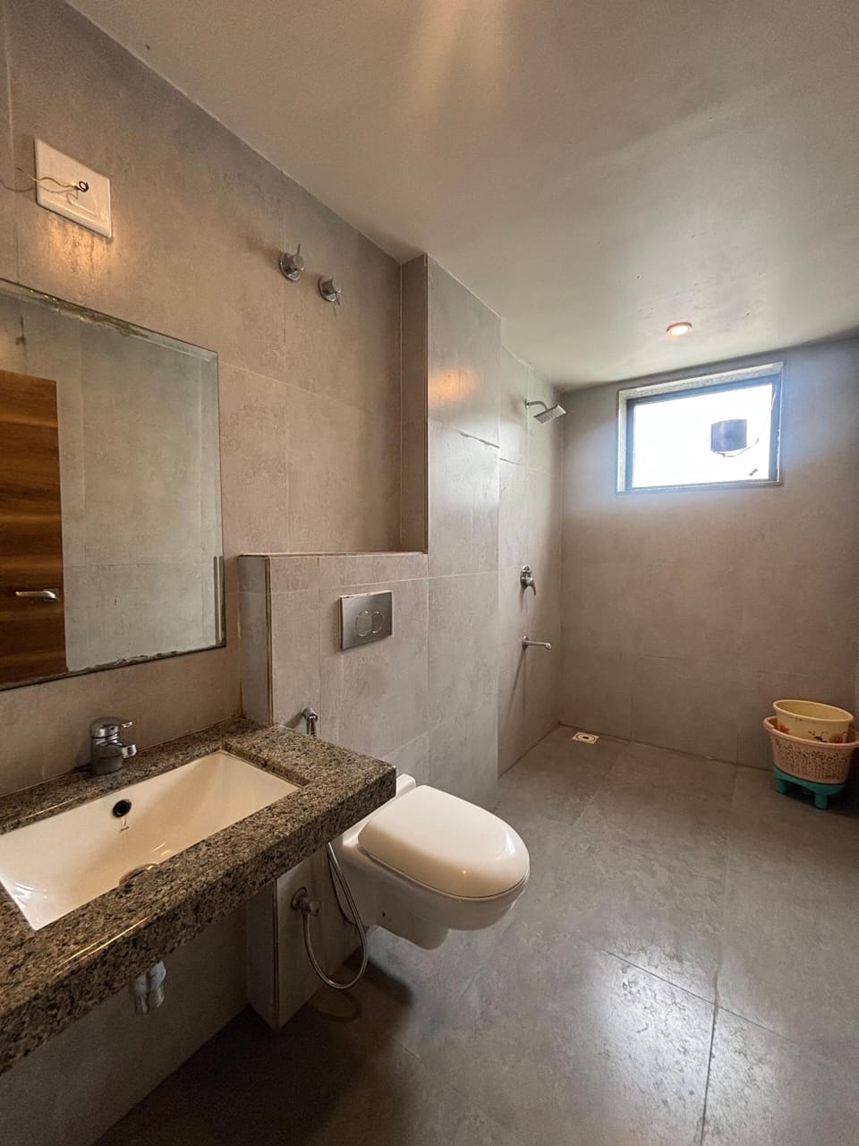 Family Room | Bathroom | Shower, towels, soap, shampoo