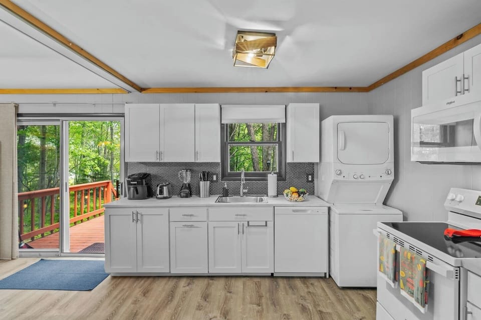 Make yourself at home in this fully stocked kitchen