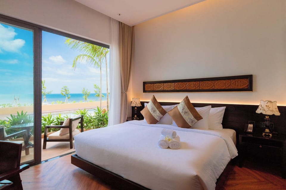 Premier Double Room, Oceanfront | Minibar, in-room safe, soundproofing, WiFi (free)
