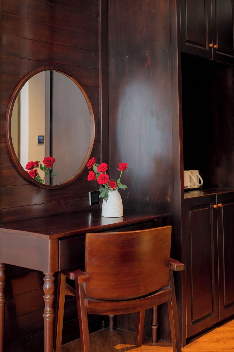 Deluxe Twin Room, Partial Sea View | Minibar, in-room safe, soundproofing, WiFi (free)