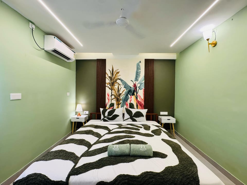Deluxe Double Room, Garden View | Desk, free WiFi