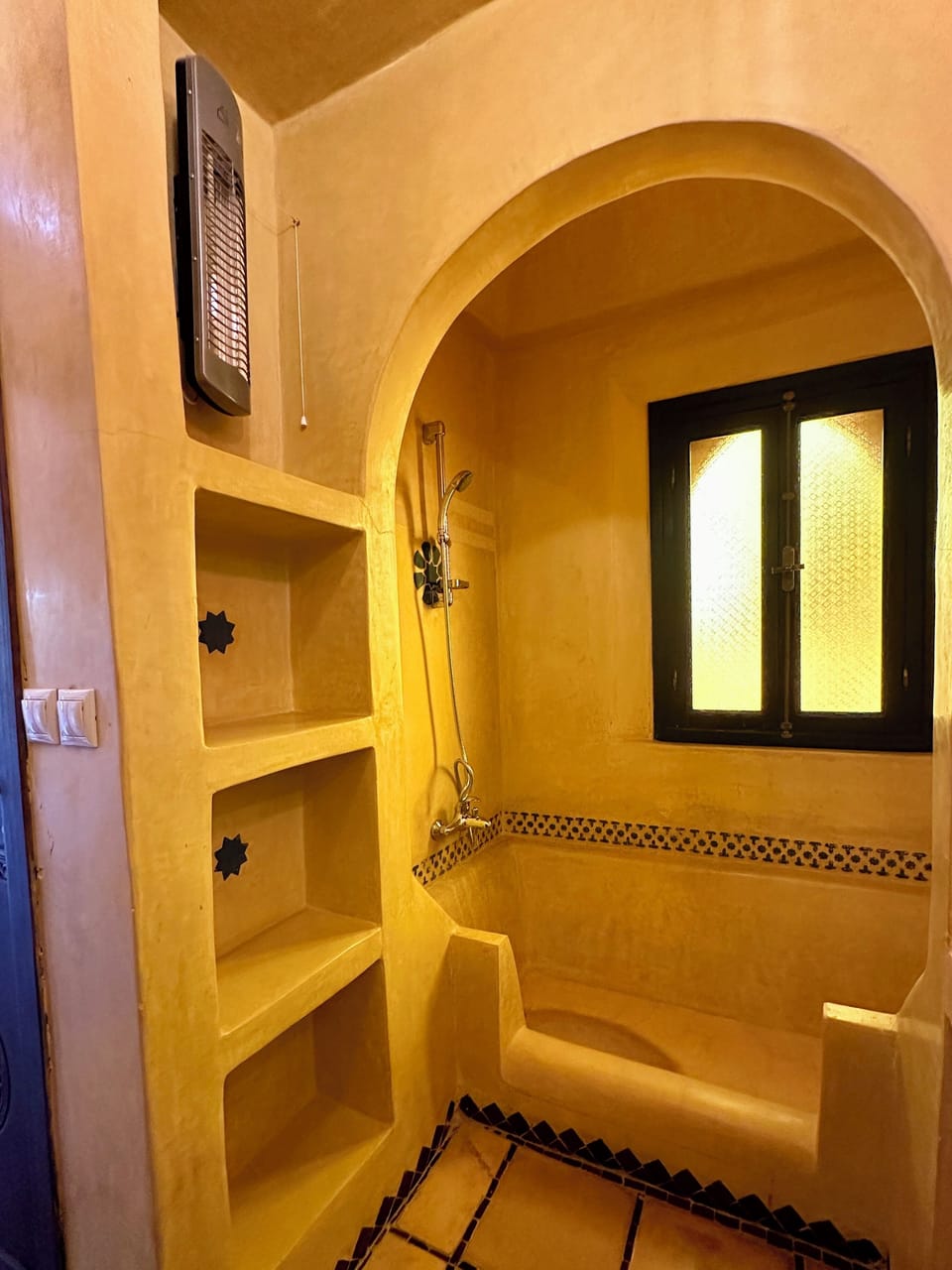 Classic Twin Room, 2 Twin Beds, Garden View | Bathroom | Shower, free toiletries, hair dryer, towels