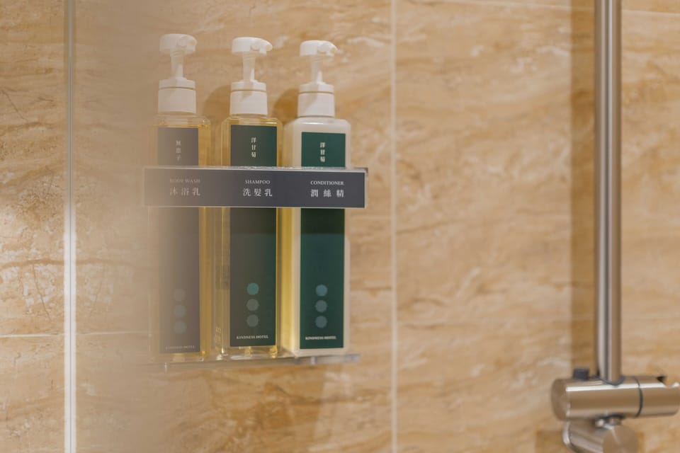 Shower, hydromassage showerhead, hair dryer, slippers