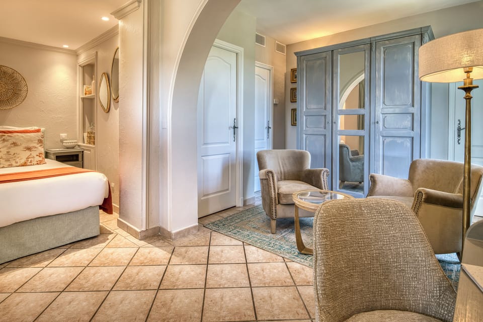 Superior Double Room | Minibar, in-room safe, individually decorated, individually furnished