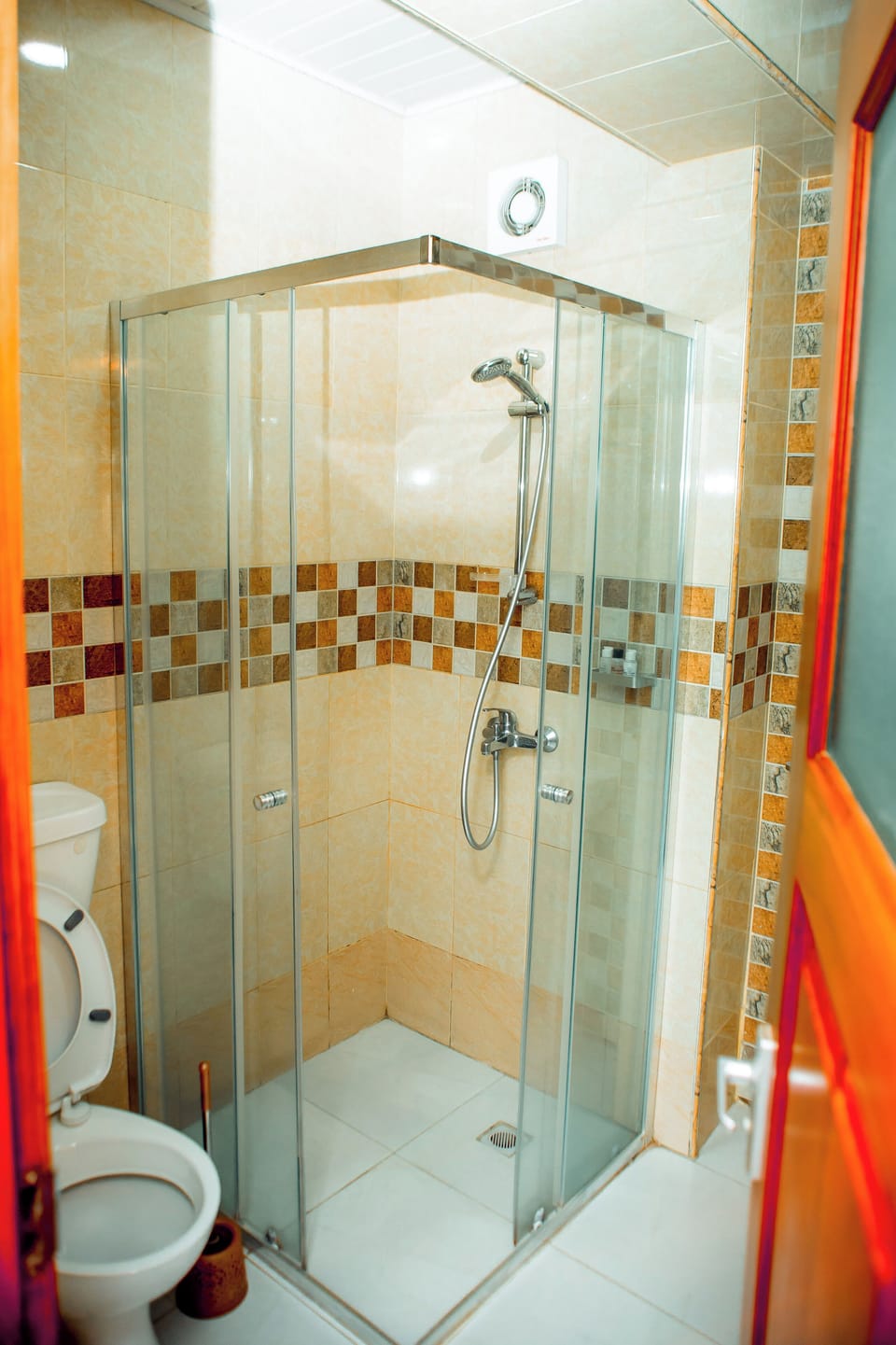 Deluxe Double Room | Bathroom | Shower, free toiletries, towels, soap