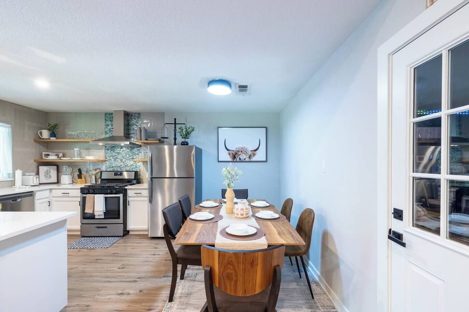 House, 4 Bedrooms | Dining room