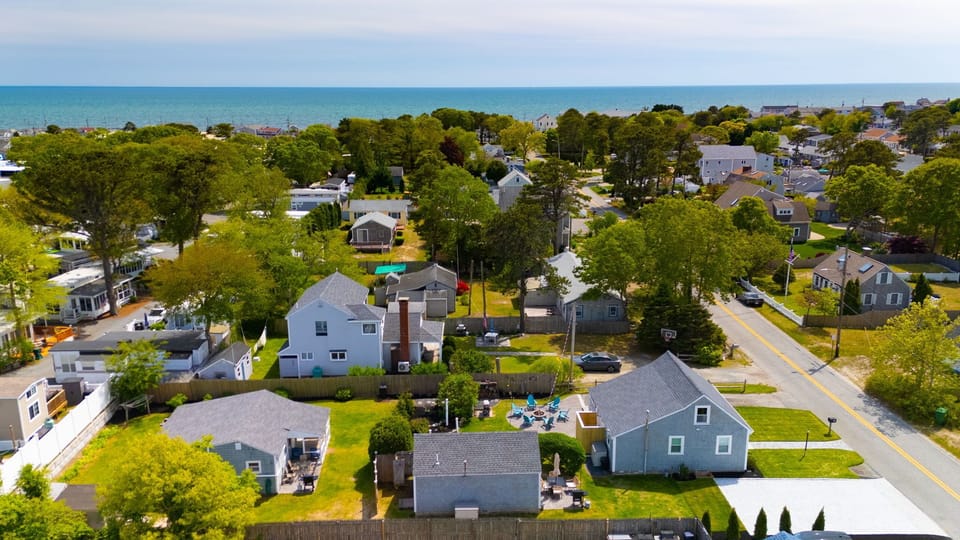 These two cottages are located at the front and middle. 