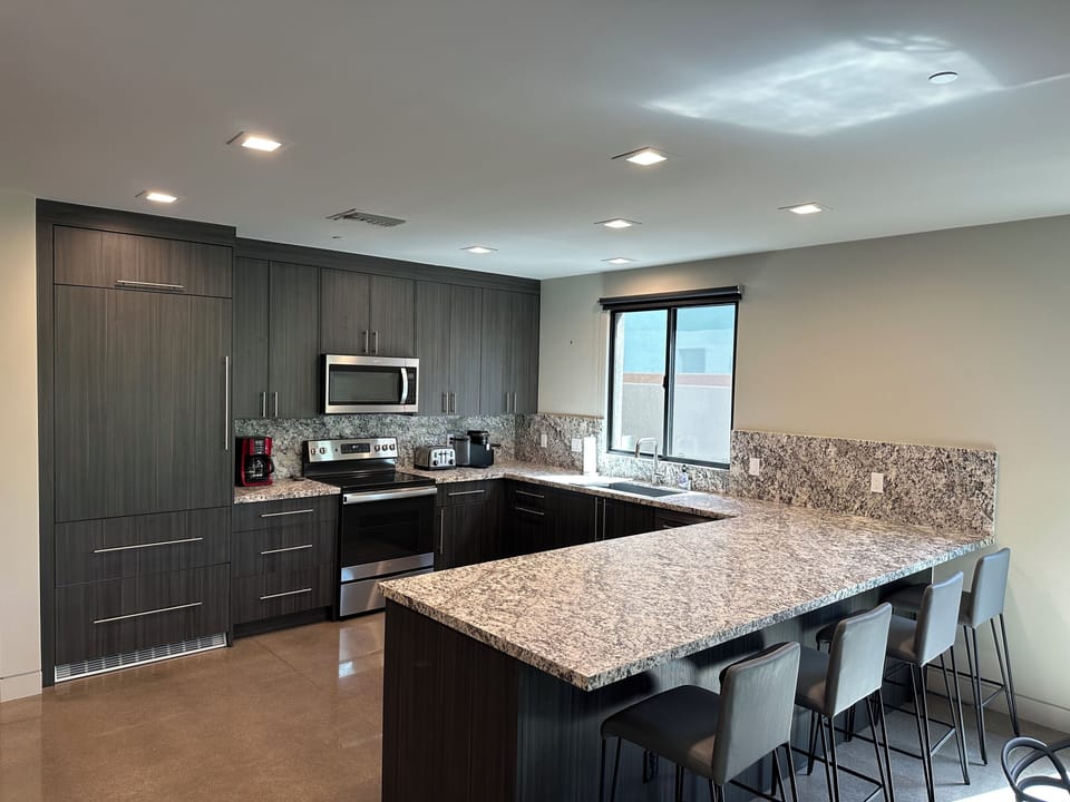 Full kitchen