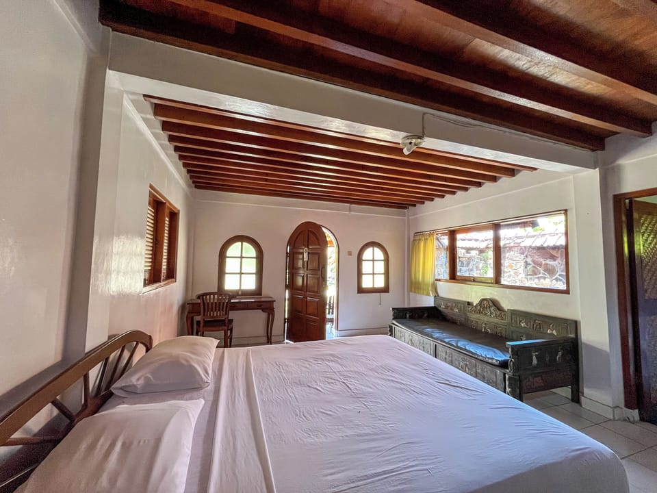 Family Room | Minibar, desk, soundproofing, free WiFi
