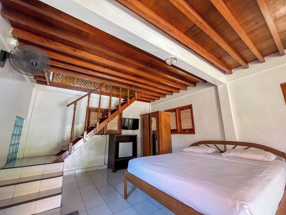 Family Room | Minibar, desk, soundproofing, free WiFi