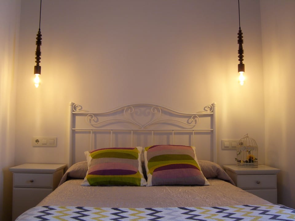 Double or Twin Room | Desk, blackout drapes, free cribs/infant beds, rollaway beds
