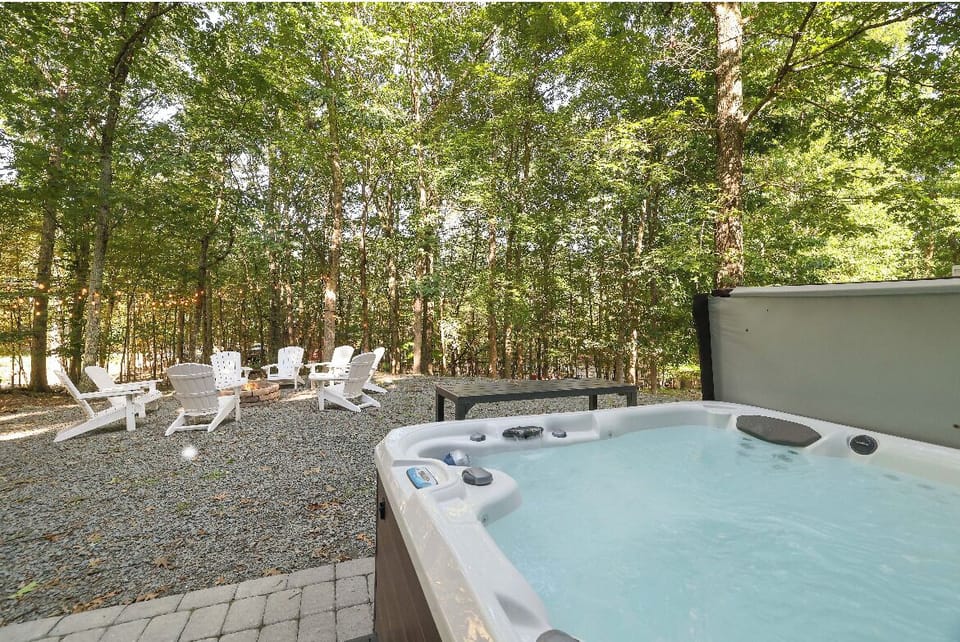 Private 6-8 hot tub 