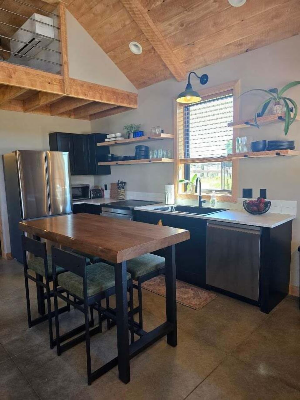 Bar height dining space in the modern kitchen.