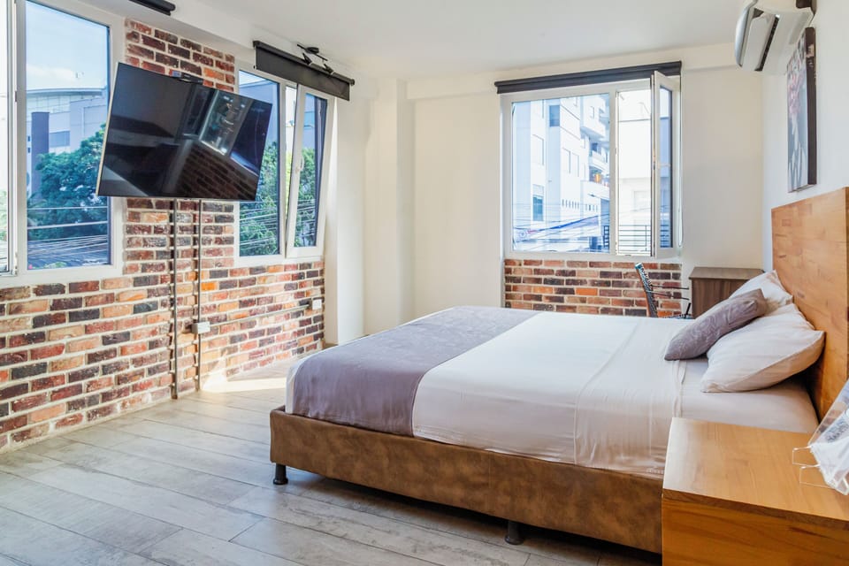 Junior Studio Suite | Desk, laptop workspace, iron/ironing board, free WiFi