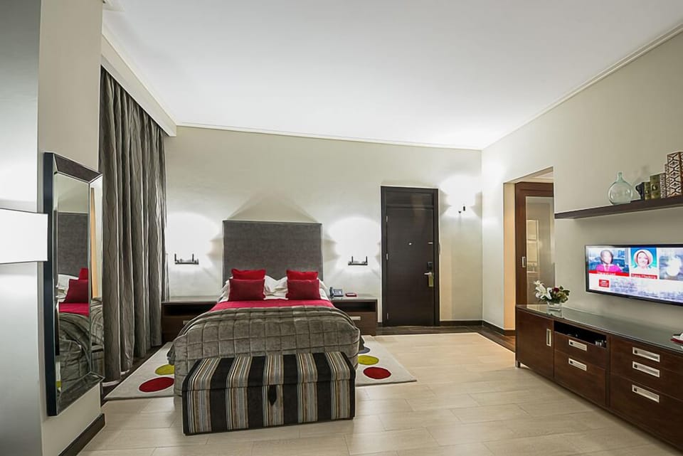 Studio (Breakfast for one) | Premium bedding, free minibar, in-room safe, desk