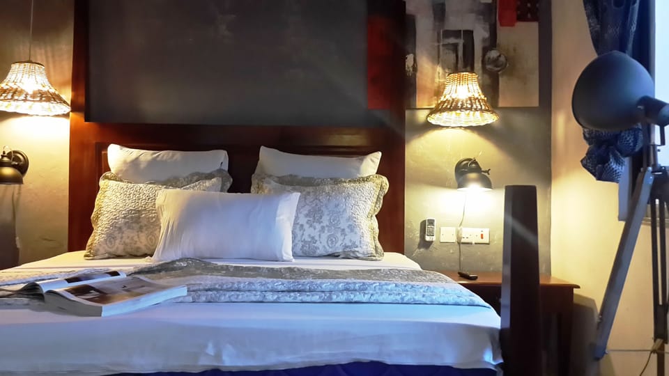 Premium bedding, minibar, desk, soundproofing