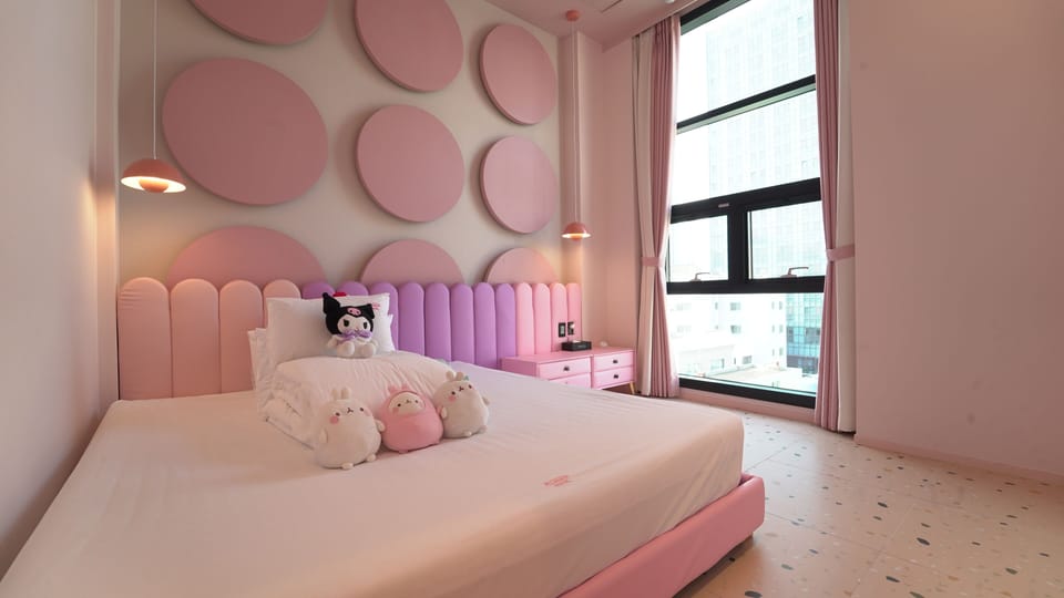 Kids Pink Room | Blackout drapes, soundproofing, free WiFi, bed sheets