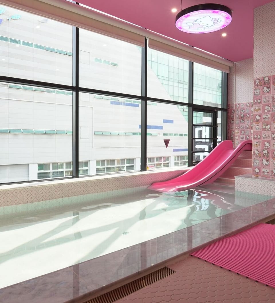 Kids Pink Room | Living area | 40-inch TV with cable channels, heated floors