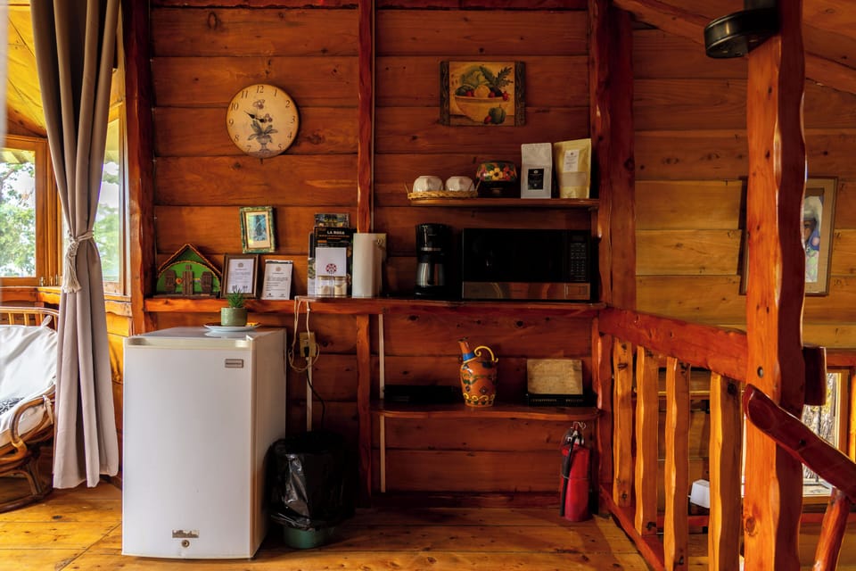 Comfort House, Mountain View | Private kitchen | Mini-fridge, microwave, cookware/dishes/utensils