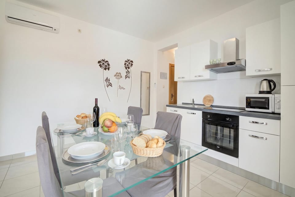 Kitchen and dining area