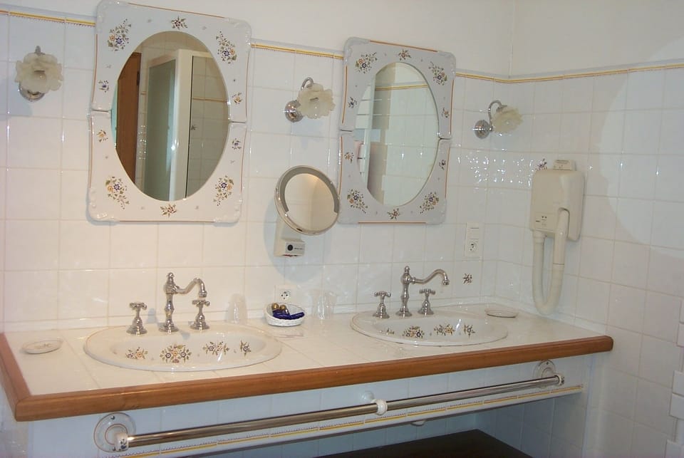 Deluxe Double Room | Bathroom | Separate tub and shower, hair dryer, bathrobes